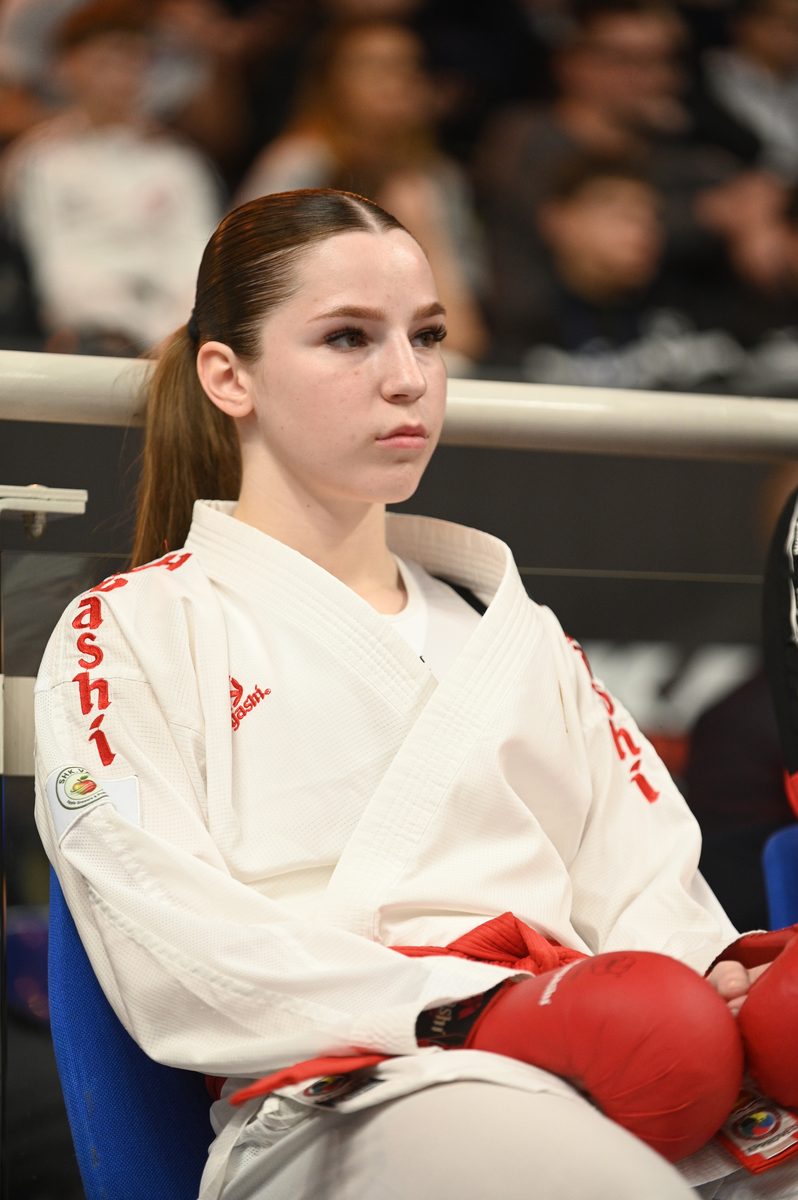 Mariia Hnes ringside at a championship