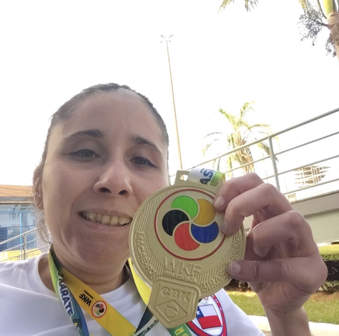 Jocelyn Torres of Chile with her Para K30 gold medal at PKF Macaé 2026